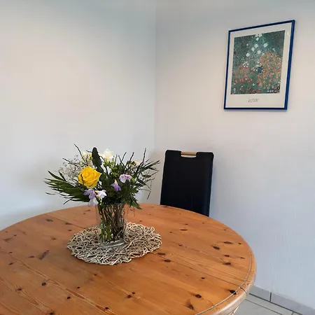 Geraeumige Mit Garten In Zingst, Cleaning Included شقة زنغست