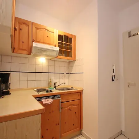 Geraeumige Mit Garten In Zingst, Cleaning Included شقة زنغست