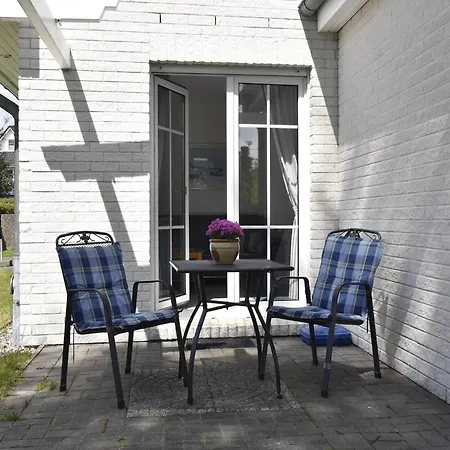Geraeumige Mit Garten In Zingst, Cleaning Included شقة زنغست